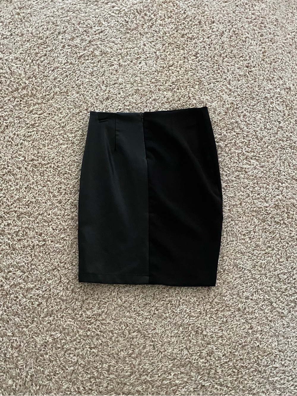 Forever 21 Black Faux Leather Overlay Mini Skirt - Picture 2 of 3